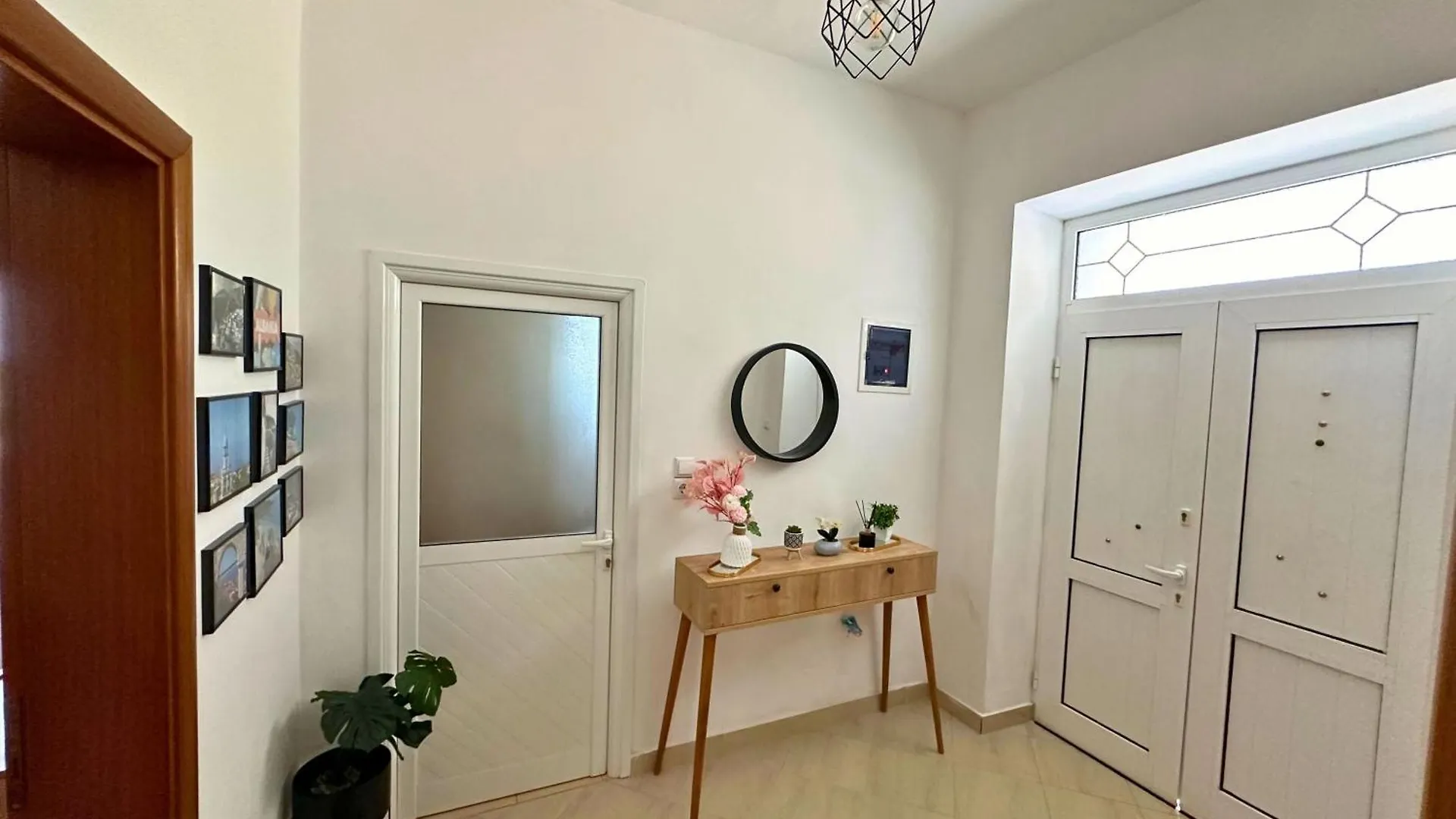 Viewtopia House Dhermi Guest house
