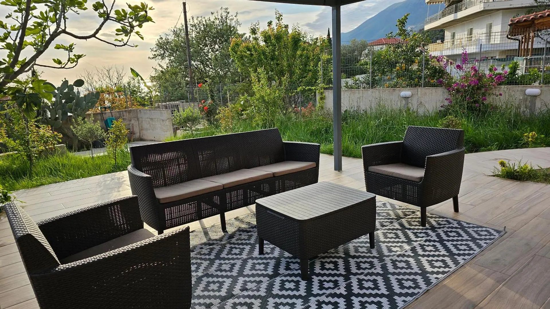 Viewtopia House Dhermi Guest house